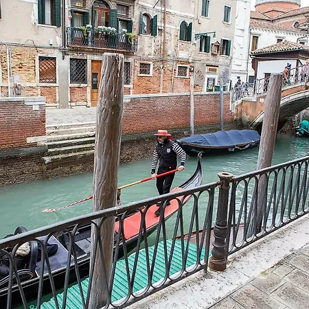 Pink House In Venice City Center-2